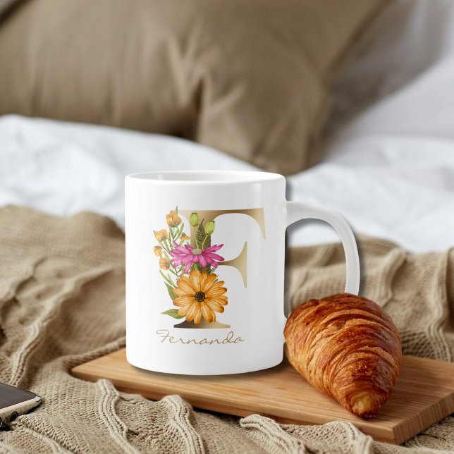Grande Tasse F Lettre or Monogramme | Flore rose jaune vert (Créateur téléchargé)