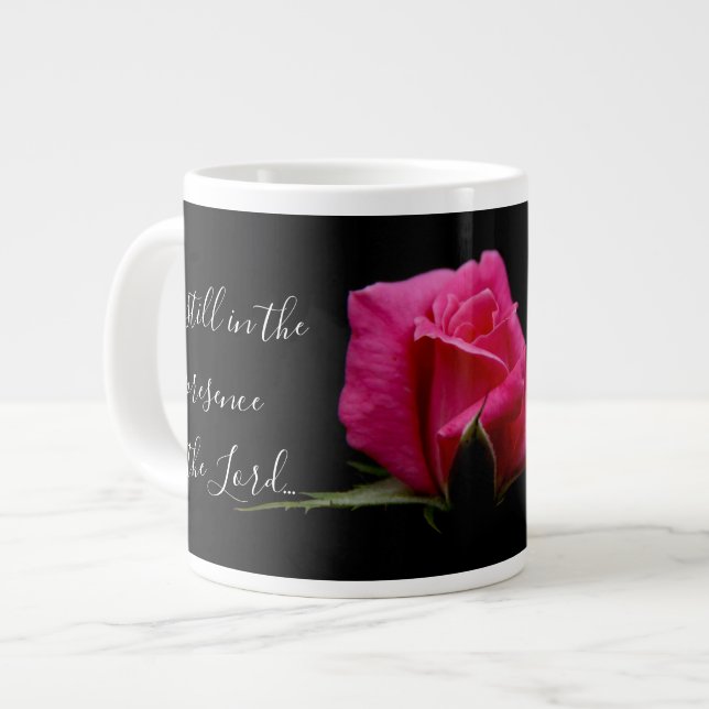 Grande Tasse Floral avec verse; rose rouge fleur, Psaume 37:7 (Devant gauche)