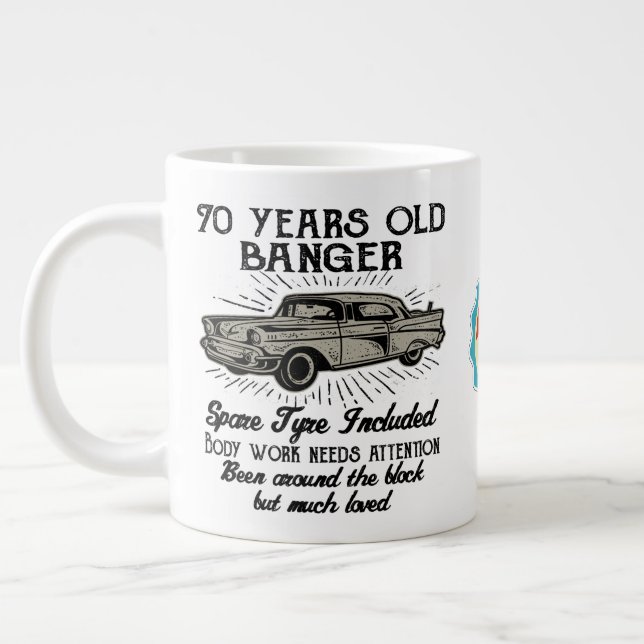 Grande Tasse Funny 70th Birthday Retro Car Banger Date d'ajout (Gauche)