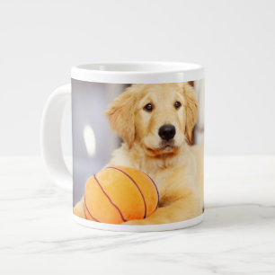 Grande Tasse Golden Retriever avec un jouet de basket