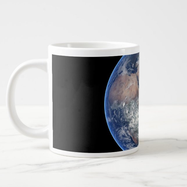 Grande Tasse Hémisphère Est Sur La Planète Terre. (Gauche)