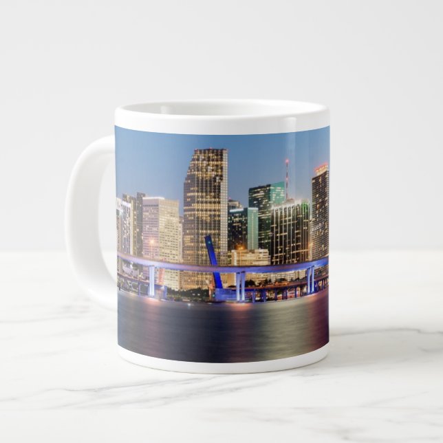 Grande Tasse Horizon lumineux de Miami du centre au crépuscule (Devant gauche)
