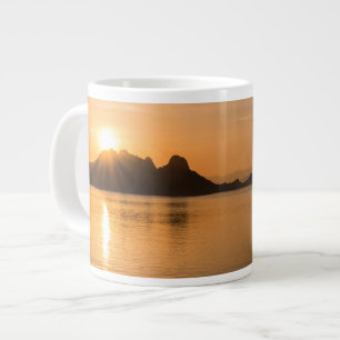 Grande Tasse Île de Komodo au coucher du soleil