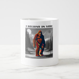 Grande Tasse L'application de personnage Bigfoot croit en vous