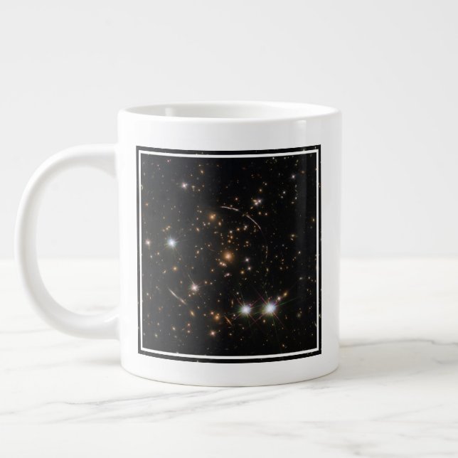 Grande Tasse L'Arc Sunburst Dans Un Gros Cluster Galaxy (Gauche)