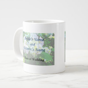 Grande Tasse Lavender Hydrangea dans le jardin