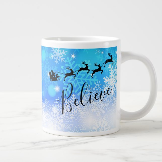 Grande Tasse Le Père Noël et son renne volant - Croyez (Droite)