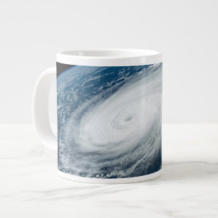 Grande Tasse Le typhon Hinnamnor.
