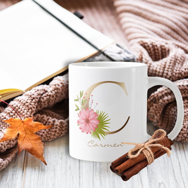 Grande Tasse Lettre C Monogramme or | Végétation florale rose (Créateur téléchargé)