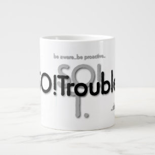 Grande Tasse Logos et slogans SO!Trouble