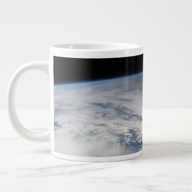 Grande Tasse L'Ombre De La Lune S'Étend Sur Le Pacifique Nord.  (Gauche)