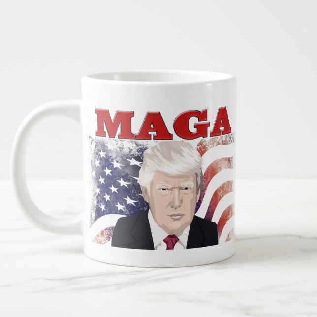 Grande Tasse MAGA American Flag Trump texte rouge (Gauche)