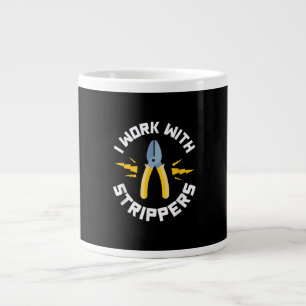 Grande Tasse Mens I Work With Electrician Union