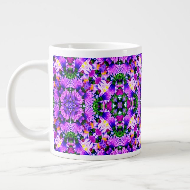 Grande Tasse Motif de fleur d'herbe parfumée. (Gauche)