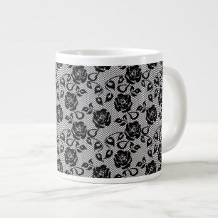 Grande Tasse motif en dentelle noire sur arrière - plan blanc