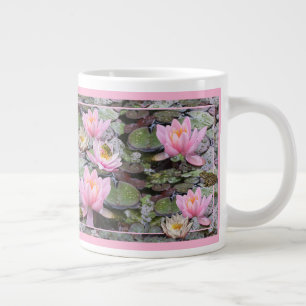 Grande Tasse Pink Lys sur un étang de jardin avec de petites gr
