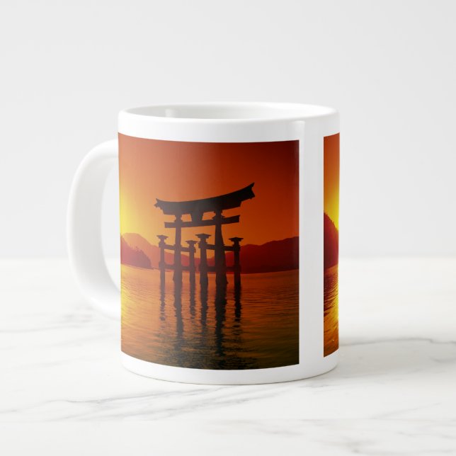 Grande Tasse Porte O-Torii, sanctuaire d'Itsukushima, Miyajima, (Devant gauche)
