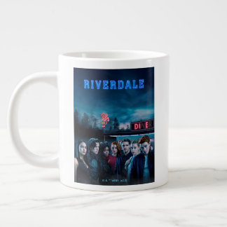 Grande Tasse Poster de Riverdale Outside Pop's Diner