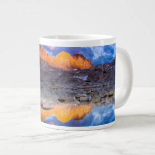 Grande Tasse Réflexion sur les montagnes, Californie