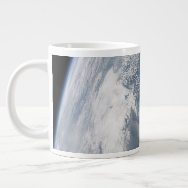 Grande Tasse Soleil Sur Les Eaux De La Terre. (Gauche)