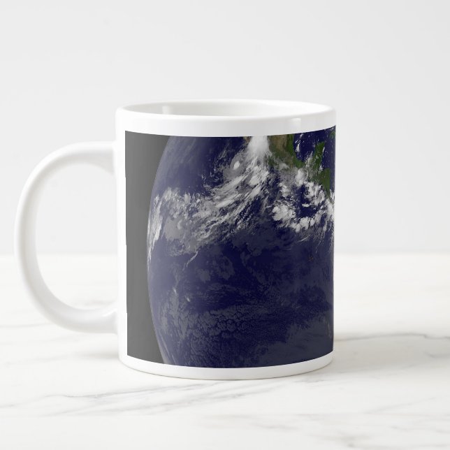 Grande Tasse Terre Pleine Avec L'Ouragan Irène Au-Dessus Des Ba (Gauche)