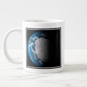 Grande Tasse Terre Pleine Montrant Des Nuages Simulés Sur L'Ant