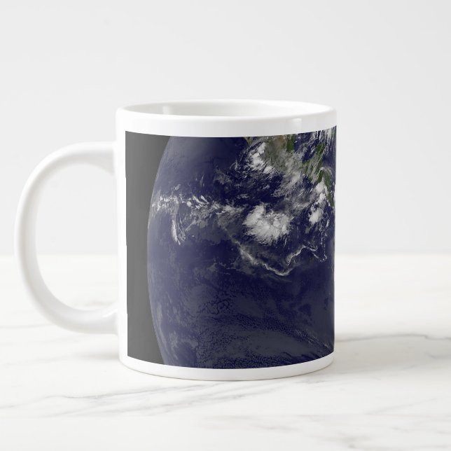 Grande Tasse Terre Pleine Montrant Les Tempêtes Tropicales Dans (Gauche)