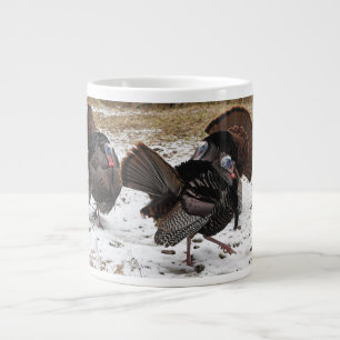 Grande Tasse Une Turquie sauvage en train de se débrouiller