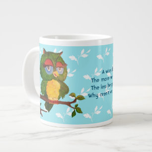 Grande Tasse Une Vielle Chouette Sage Assis Sur Une Branche D'A