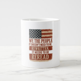 Grande Tasse We the People Reread Flag Quote