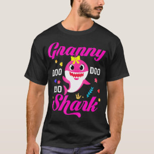 Granny Shark Gift Cute Baby Shark Family  T-Shirt