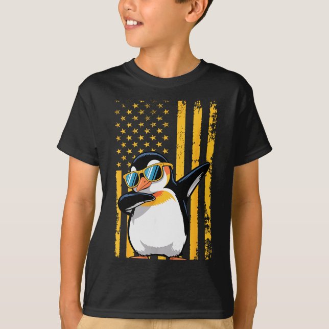 Graphic Penguin Retro American Flag Funny Penguin  T-Shirt (Front)