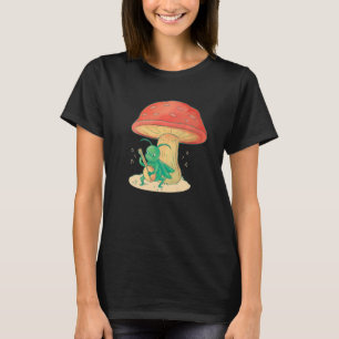 Grasshopper Playing Banjo Bug Instrument Music Fun T-Shirt