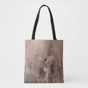 GRAY AND BROWN LION SURROUNDED BY BROWN GRASS TOTE BAG