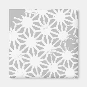 Gray and white geometric pattern magnet