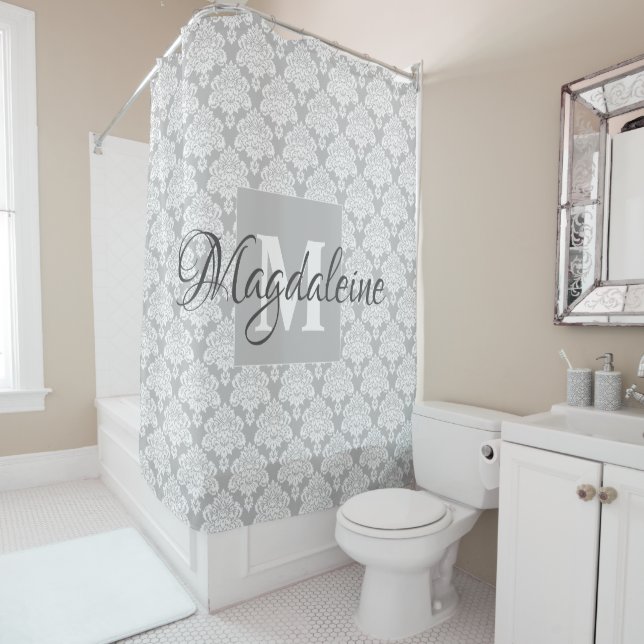 Gray Damask Monogramme rideau de douche (En situation)
