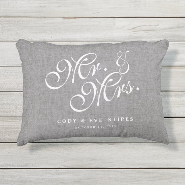 Gray Linen Initiales M. et Mme la Mariage Coussin (Devant)