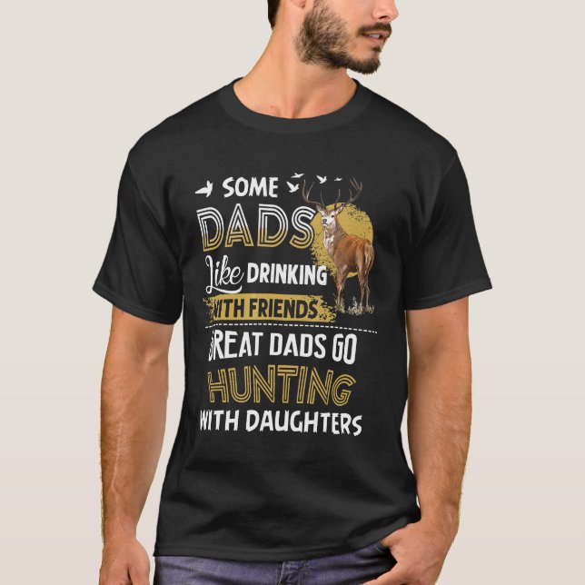 Great Dads Go Hunting With Daughters Fathers Day G T-Shirt (Front)