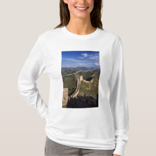 Great Wall winding through the mountain, T-Shirt