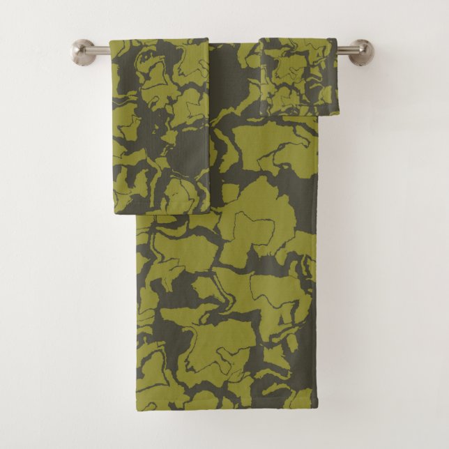 Green abstract bath towel set (Insitu)