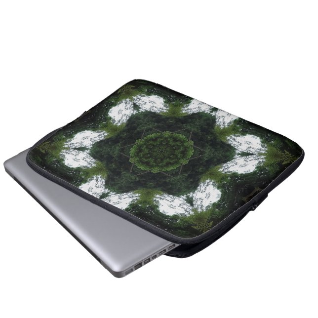 GREEN ABSTRACT DRAWING. SAMER BRASIL 1 LAPTOP SLEEVE (Front Bottom)
