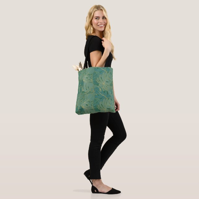 Green and gold palm leaves pattern tote bag (On Model)