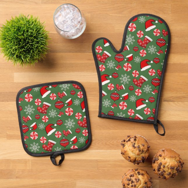 Green and Red Christmas Half Drop Pattern Oven Mitt & Pot Holder Set (Top Down)
