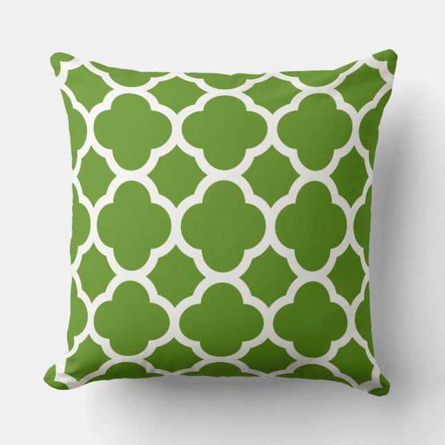 Green and White Quatrefoil Pattern Throw Pillow (Front)