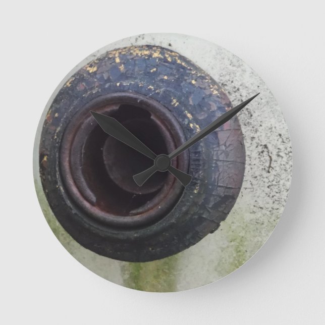 green and white vintage truck round clock (Front)