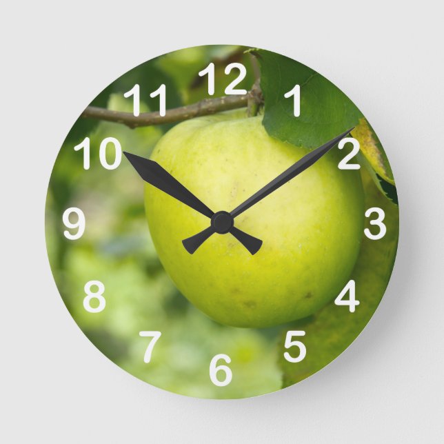 Green Apple on a Tree Branch Round Clock (Front)