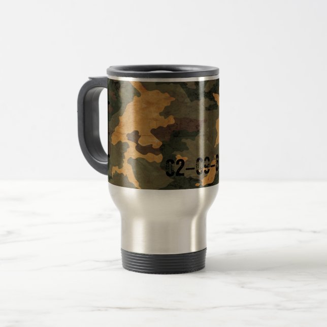 Green camouflage pattern vintage 2020 travel mug (Front Left)