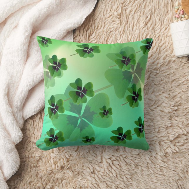 Green clover throw pillow (Blanket)