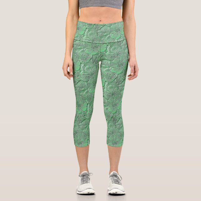 Green Daisy Flowers Nature Art Pattern     Capri Leggings (Front)