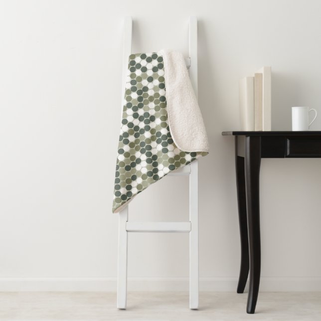 Green dots sherpa blanket (In Situ)